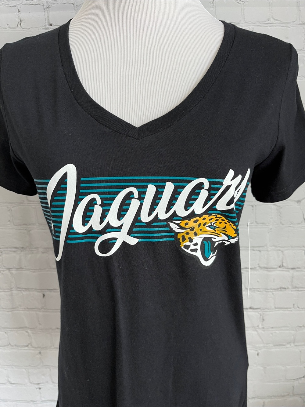 NEW Jacksonville Jaguar Graphic V-Neck Tee - Black - Picture 2 of 6